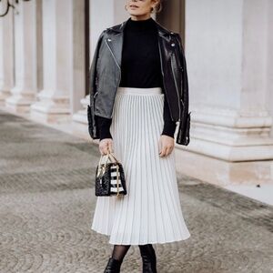 Pleated white skirt